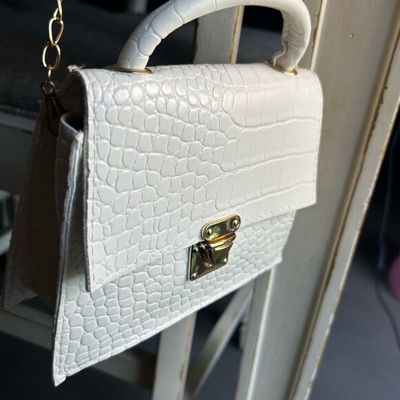 Sophisticated White Mini Crossbody Gold Chain Croc Texture Date Night - Picture 1 of 6